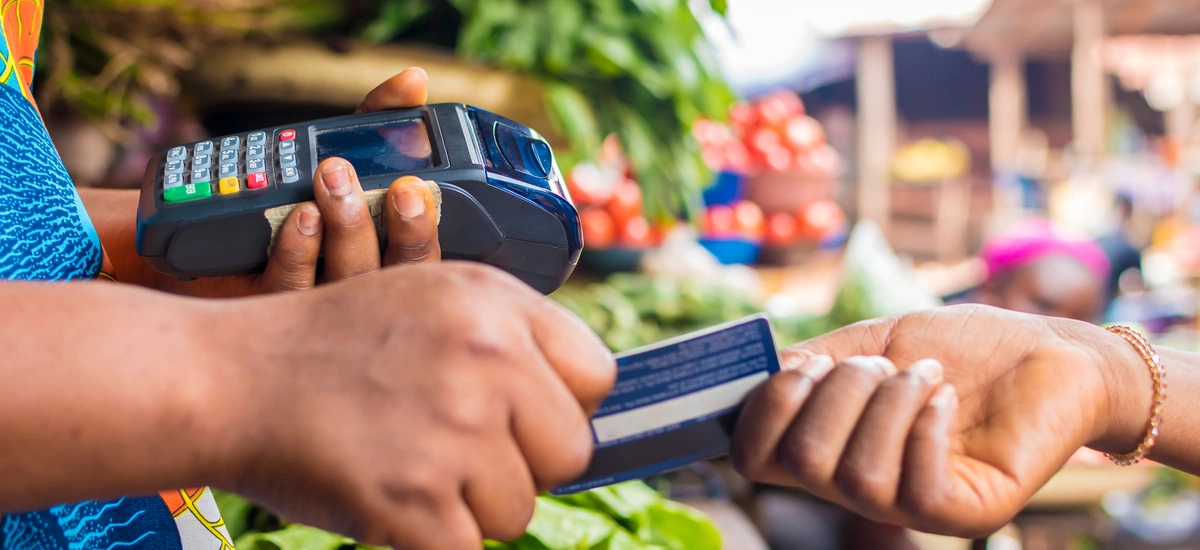 El Papel de la Tecnología en la Inclusión Financiera en Comunidades Desatendidas